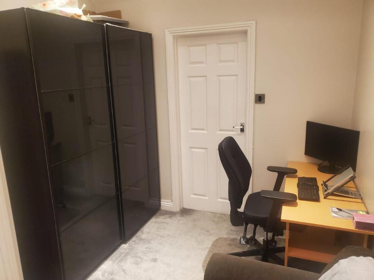 Large Kingsize Ensuite In Kingswood, Bristol, Bs15 Εξωτερικό φωτογραφία