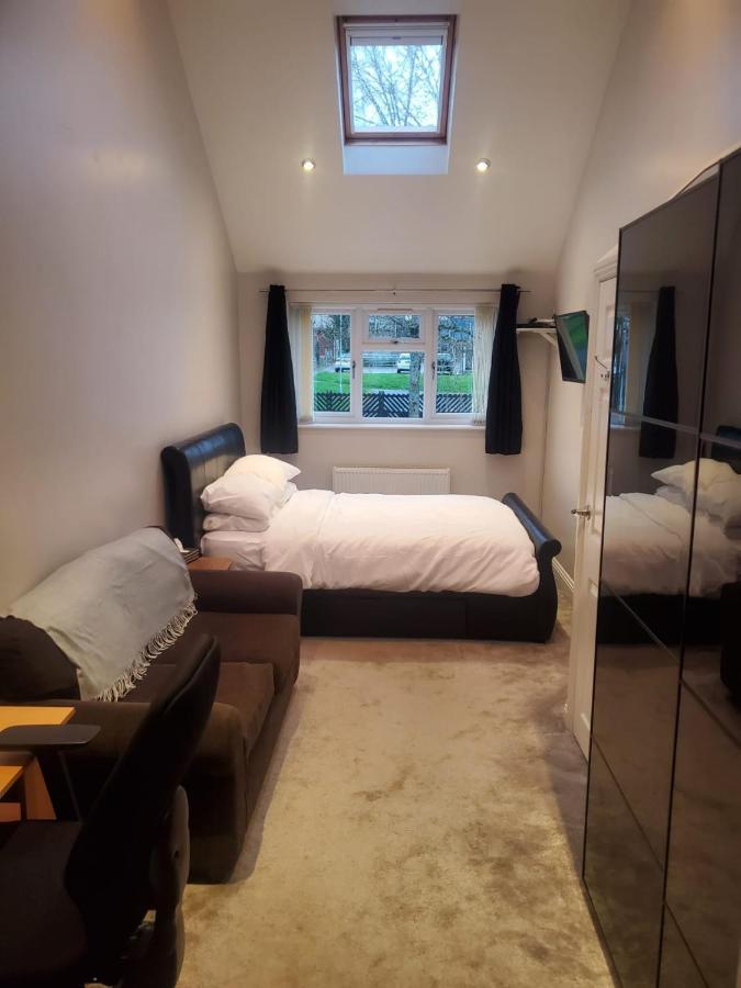 Large Kingsize Ensuite In Kingswood, Bristol, Bs15 Εξωτερικό φωτογραφία