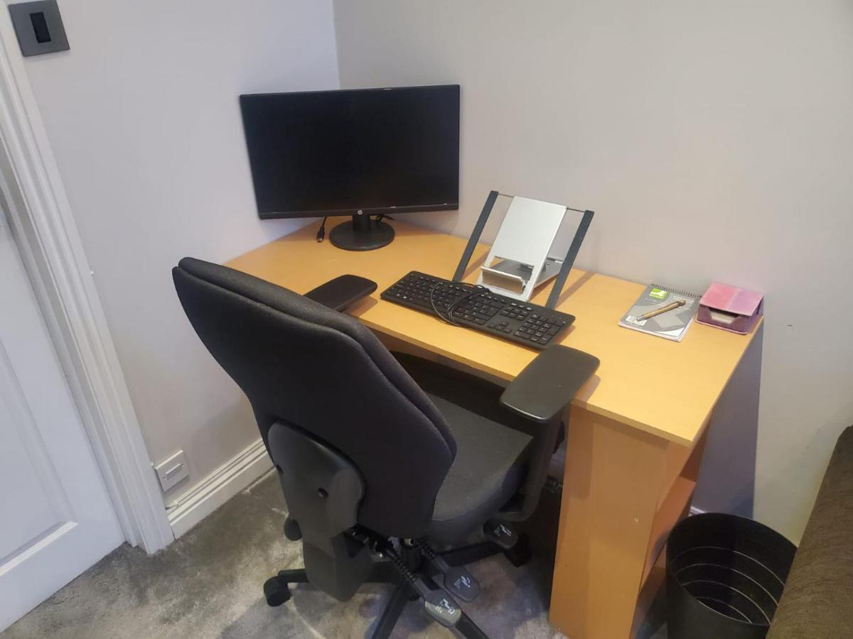 Large Kingsize Ensuite In Kingswood, Bristol, Bs15 Εξωτερικό φωτογραφία