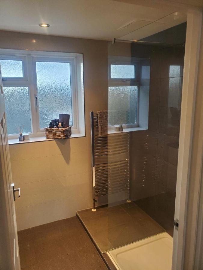 Large Kingsize Ensuite In Kingswood, Bristol, Bs15 Εξωτερικό φωτογραφία